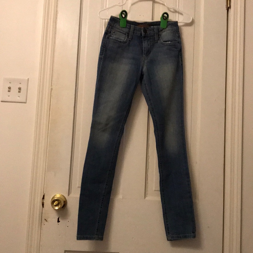 Joe’s Jeans. Skinny . Mid rise. Medium wash